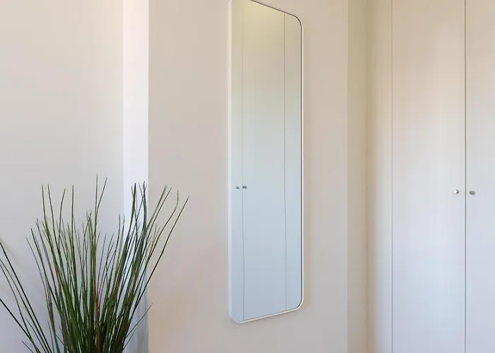 Bright & Spacious Retreat With Balcony By Hostwise Διαμέρισμα *