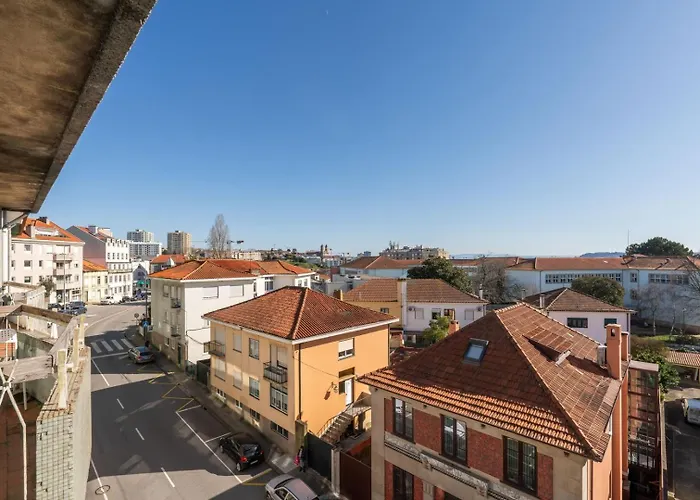 Bright & Spacious Retreat With Balcony By Hostwise