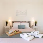 Bright & Spacious Retreat With Balcony By Hostwise *