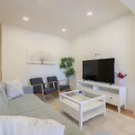 Appartement Bright & Spacious Retreat With Balcony By Hostwise Oporto