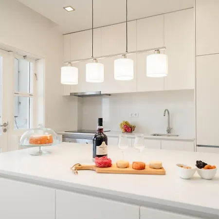 Host Wise - Bright & Spacious Retreat With Balcony Apartment Porto