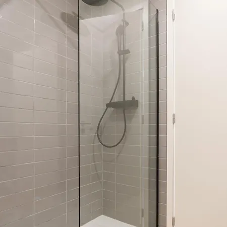 Apartamento Hostwise - Bright & Spacious Retreat With Balcony Porto