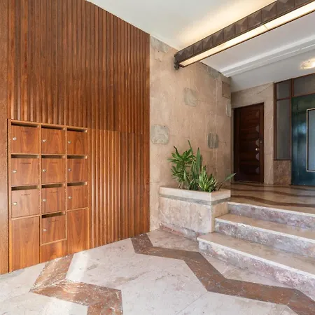Hostwise - Bright & Spacious Retreat With Balcony Apartamento