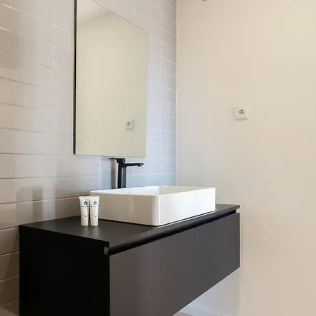 Lejlighed Bright & Spacious Retreat With Balcony By Hostwise Porto