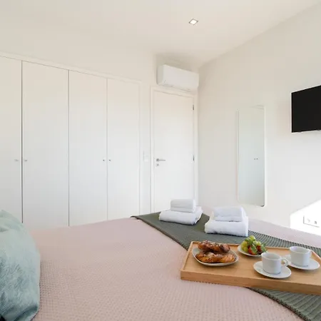 Apartment Bright & Spacious Retreat With Balcony By Hostwise Porto