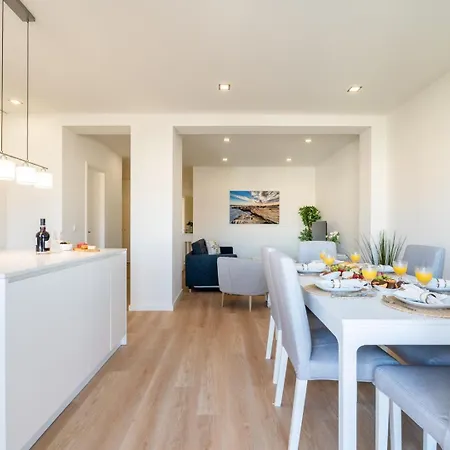 Host Wise - Bright & Spacious Retreat With Balcony Porto