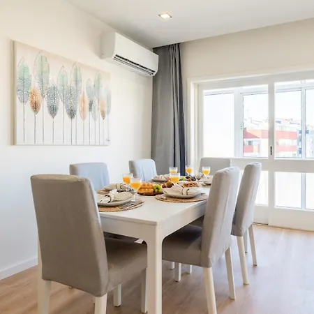 Bright & Spacious Retreat With Balcony By Hostwise Lejlighed *