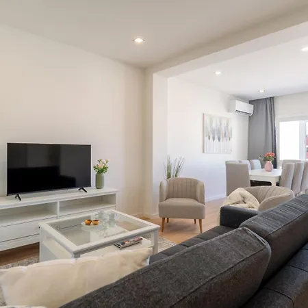 Apartment Host Wise - Bright & Spacious Retreat With Balcony Porto