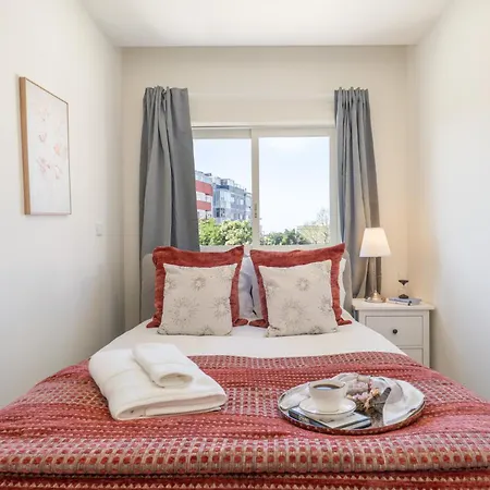 Bright & Spacious Retreat With Balcony By Hostwise Apartament Porto