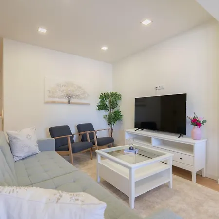 Apartament Bright & Spacious Retreat With Balcony By Hostwise Porto
