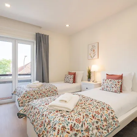 Bright & Spacious Retreat With Balcony By Hostwise Apartament