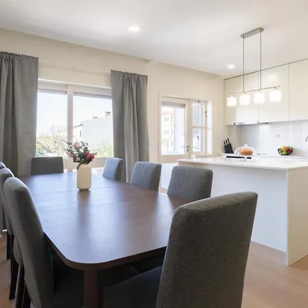 Bright & Spacious Retreat With Balcony By Hostwise Porto