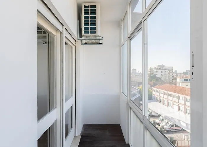 Bright & Spacious Retreat With Balcony By Hostwise Lejlighed *