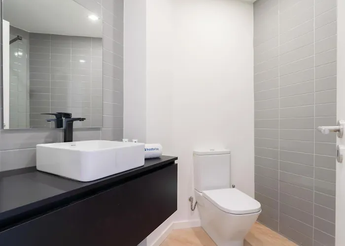 Appartement Bright & Spacious Retreat With Balcony By Hostwise