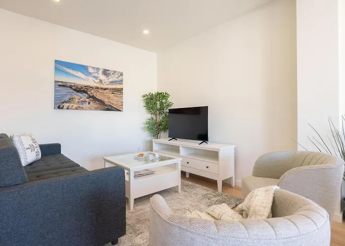 Bright & Spacious Retreat With Balcony By Hostwise Appartement *