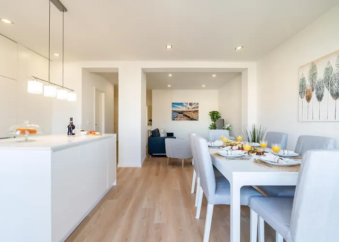 Bright & Spacious Retreat With Balcony By Hostwise Porto