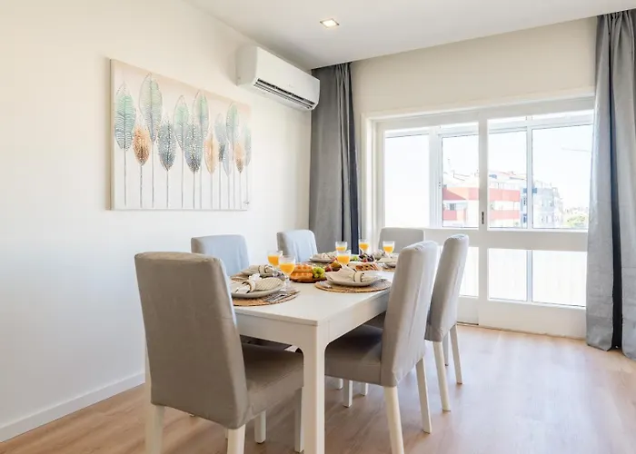 Bright & Spacious Retreat With Balcony By Hostwise Appartement *