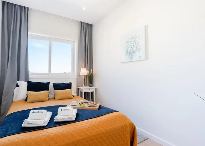 Lejlighed Bright & Spacious Retreat With Balcony By Hostwise *