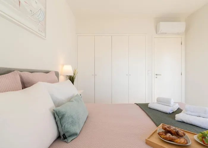 Bright & Spacious Retreat With Balcony By Hostwise Lejlighed Porto