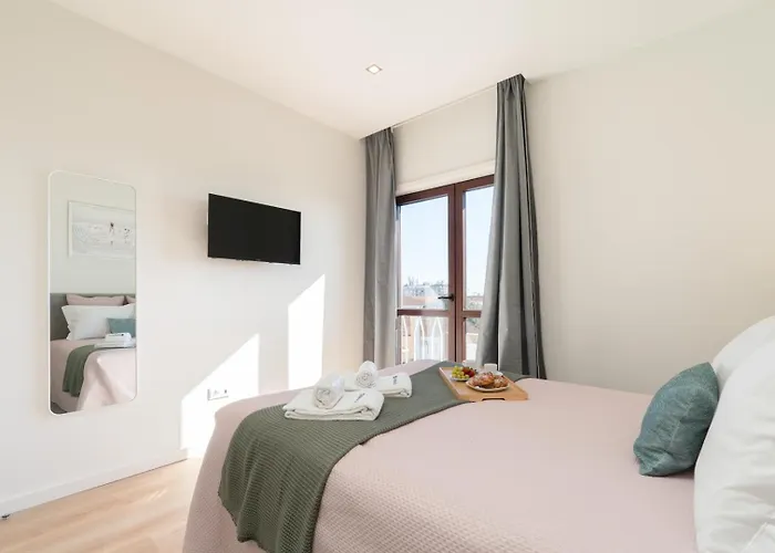 Bright & Spacious Retreat With Balcony By Hostwise