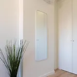 Bright & Spacious Retreat With Balcony By Hostwise Daire *