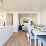 Bright & Spacious Retreat With Balcony By Hostwise Porto
