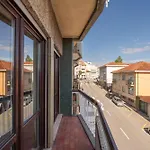 Bright & Spacious Retreat With Balcony By Hostwise