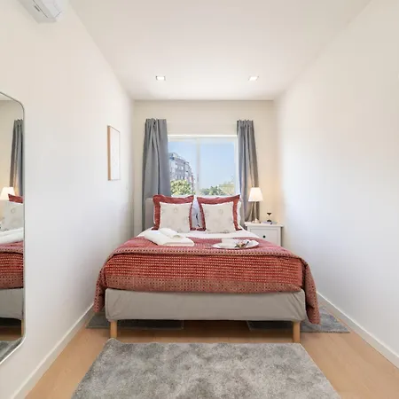 Bright & Spacious Retreat With Balcony By Hostwise Apartment Porto