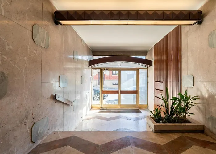 Bright & Spacious Retreat With Balcony By Hostwise Daire Porto