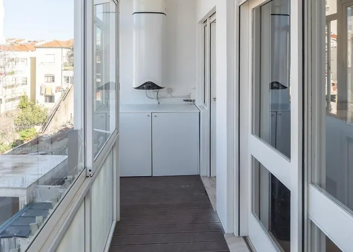 Bright & Spacious Retreat With Balcony By Hostwise