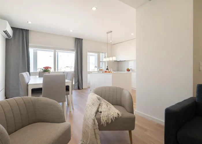 Bright & Spacious Retreat With Balcony By Hostwise * Porto