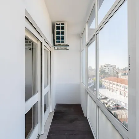 Bright & Spacious Retreat With Balcony By Hostwise Appartement *