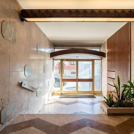Bright & Spacious Retreat With Balcony By Hostwise Appartement Porto