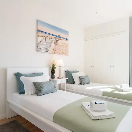 Bright & Spacious Retreat With Balcony By Hostwise Appartement Porto