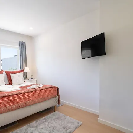 Bright & Spacious Retreat With Balcony By Hostwise Porto