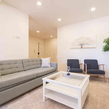 Bright & Spacious Retreat With Balcony By Hostwise Appartement *