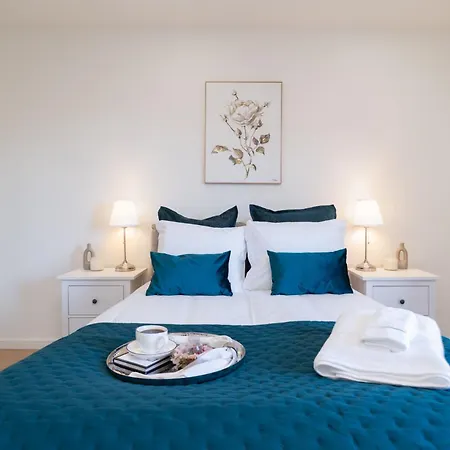 Bright & Spacious Retreat With Balcony By Hostwise *