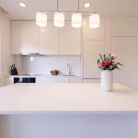 Bright & Spacious Retreat With Balcony By Hostwise