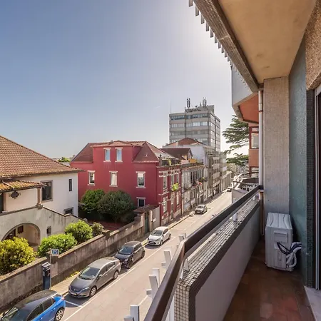 Bright & Spacious Retreat With Balcony By Hostwise Porto