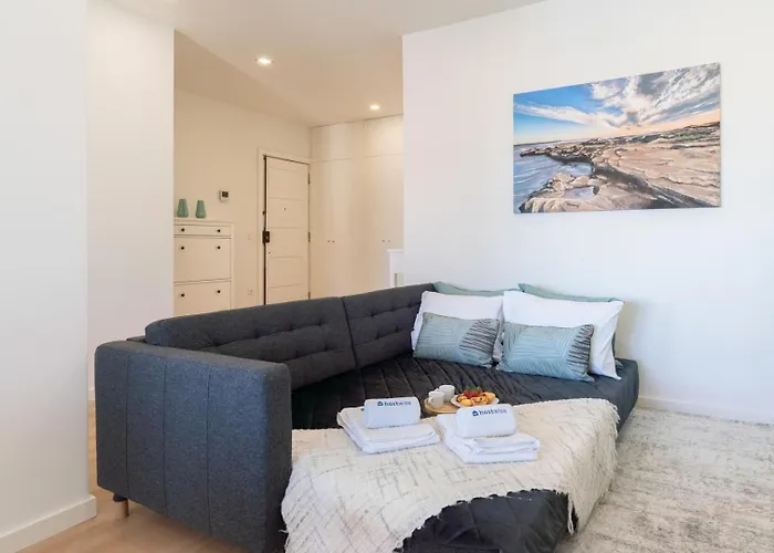 Апартаменты Bright & Spacious Retreat With Balcony By Hostwise